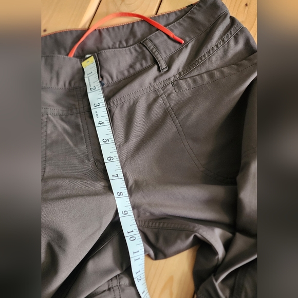 MEC Convertible Pants Size 8 - Picture 11 of 16
